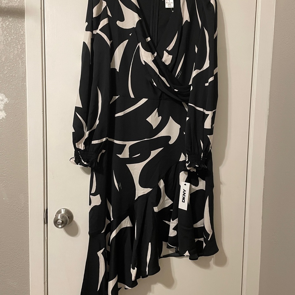 DKNY Black and Cream Long Sleeve Dress